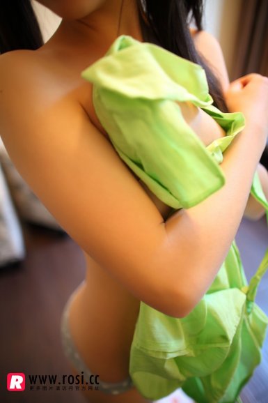 注册通道-游客乱扔垃圾 海龟鼻孔中插入12厘米长吸管(图)(图1) 华体会